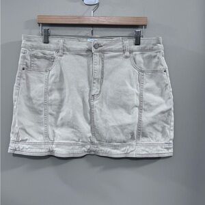 Time and Tru Women's Beige Denim Mini Skirt. Size 16